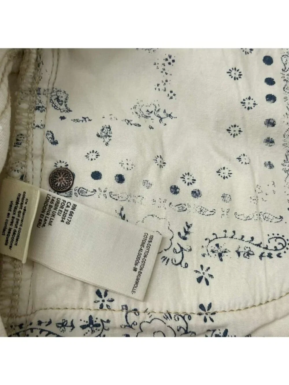 We The Free Shorts Women's Size 26 Cream Jean Denim Distressed Raw Hem Pockets